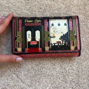 Piano bar wallet
